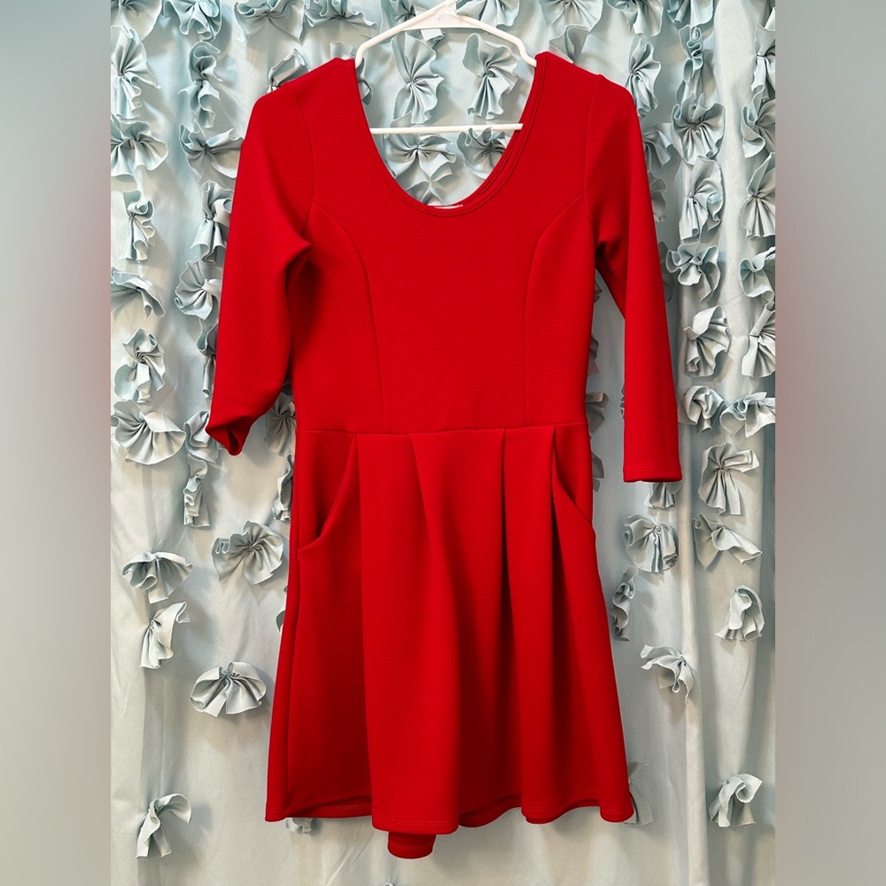 Red quarter sleeve mini with pockets!